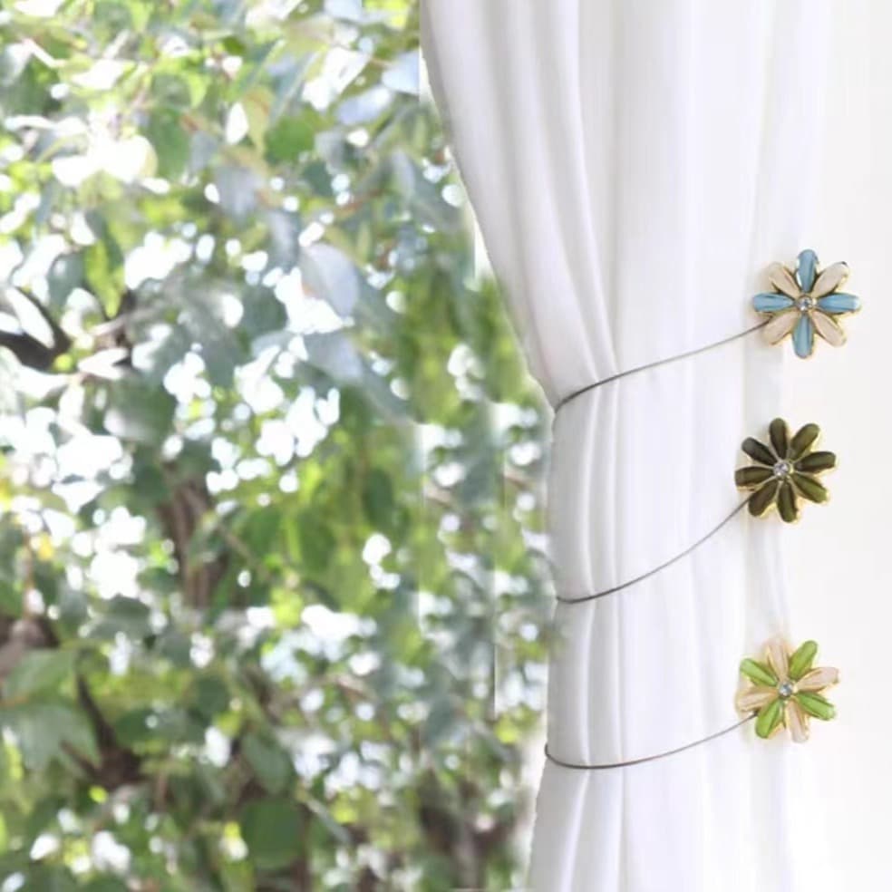 Manufacturer exports European-style high-end magnetic curtain fasteners, curtain tiebacks, sunflower curtain rings and accessories.