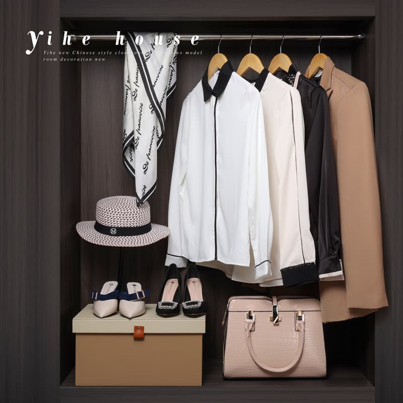 Light luxury model room, cloakroom decorations, props, soft furnishings, wardrobe decorations, dressing table set, bags, exhibition hall, European style