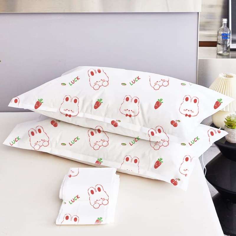 Printed disposable thickened pillowcase, breathable, suitable for travel, hotels, beauty salons, non-woven fabric, stain-resistant, antibacterial.