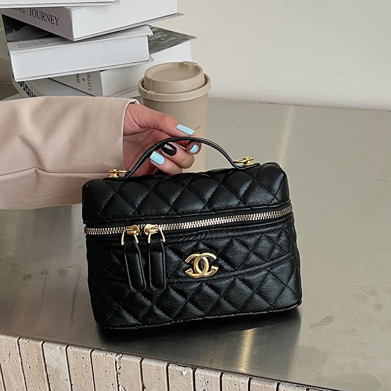 Xiaoxiang Style Diamond Grid Chain Box Bag Women 2026 New Fashion Handbag Niche Versatile Shoulder Crossbody Bag