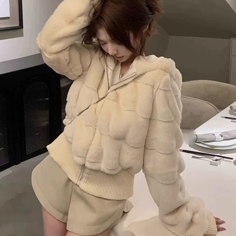 Mink Fur Women Short Style 2025 Winter New Arrival Hooded Thickened Petite Furry Plush Coat