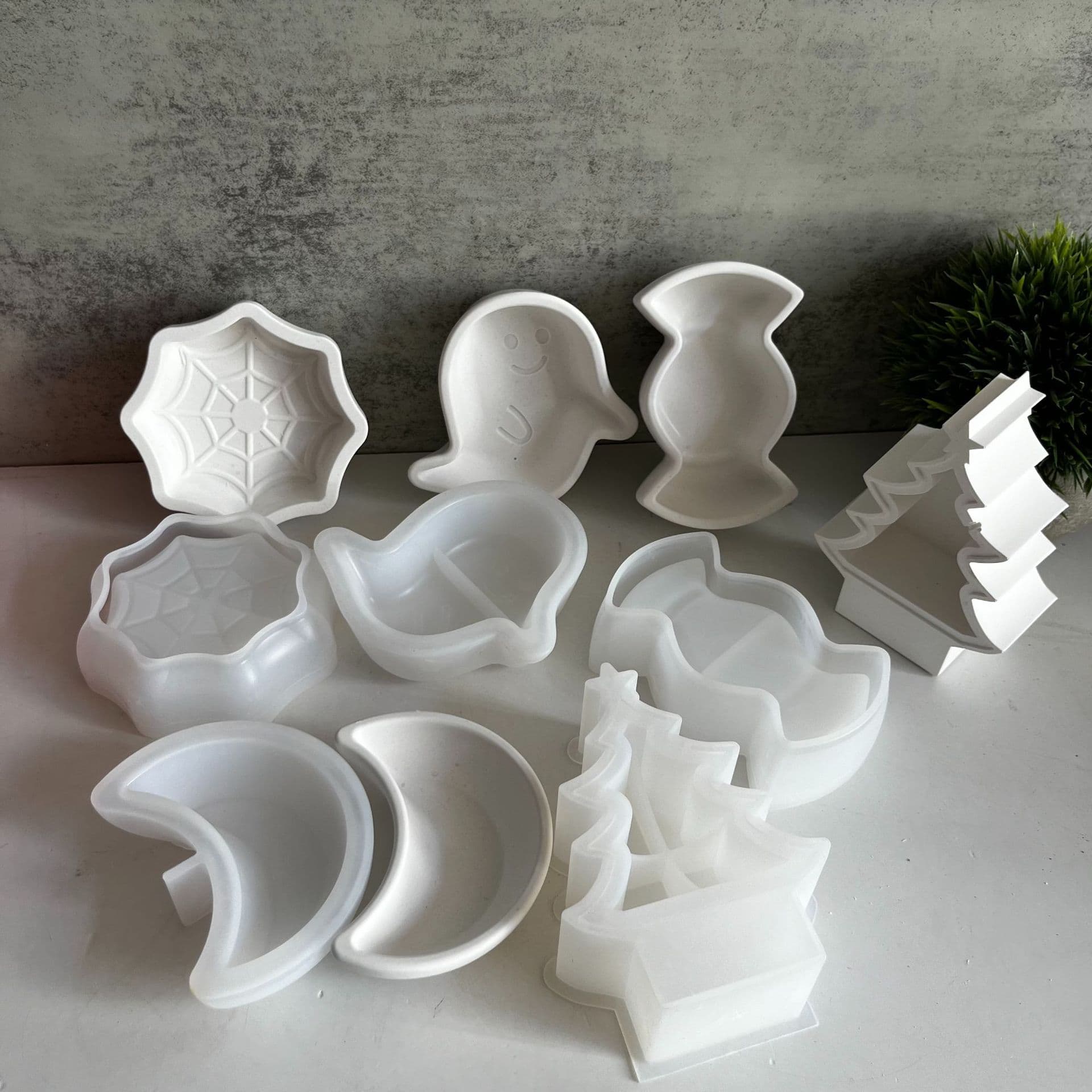 Ghost Plate Silicone Mold Halloween Candy Candle Cup Storage Box Plaster Resin Mold Christmas Tree Moon