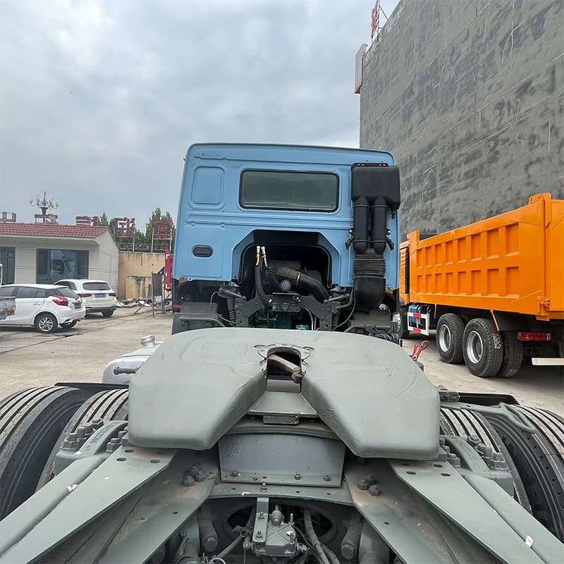 Howo 8x8 tractor unit for sale, dual-axle semi-trailer tractor unit, 375hp container truck unit.