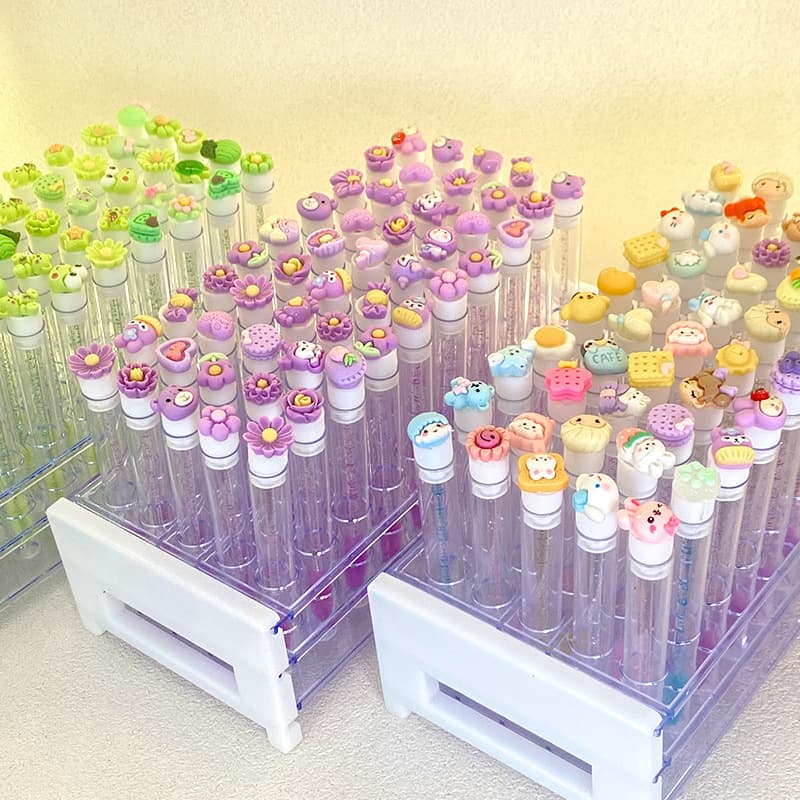 A variety of cartoon independent tube eyelash brushes, replaceable eyelash brushes with tubes, crystal eyelash brushes with tubes, eyelash beauty brushes