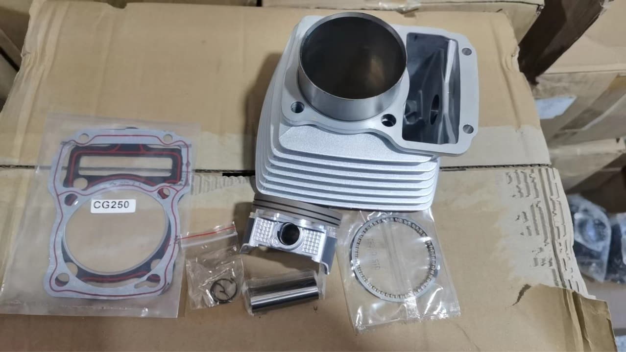 250cc cylinder assembly, cylinder block with piston, 65.5mm diameter.