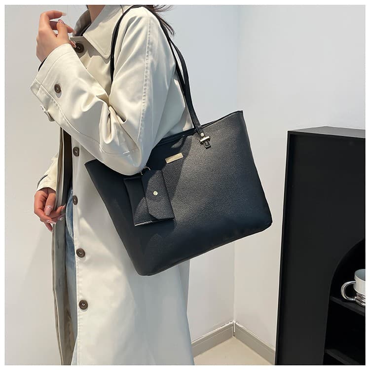 Korean-style Commuter Large-capacity Tote Bag with Inner Pouch 2025 New Versatile Women's Bag Relaxed Soft Shoulder Bag