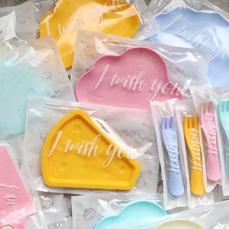 Colorful Cloud Plate Disposable Cake Plates Birthday Party Tableware Cloud-Shaped Plastic Plates Baking Cute Knife and Fork