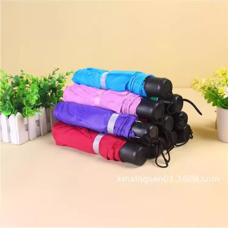 Manufacturer Bulk Supply 8K Solid Color Folding Umbrellas, Patterned Plaid Ultra-Mini Three-Fold Umbrellas with Promotional Gifts