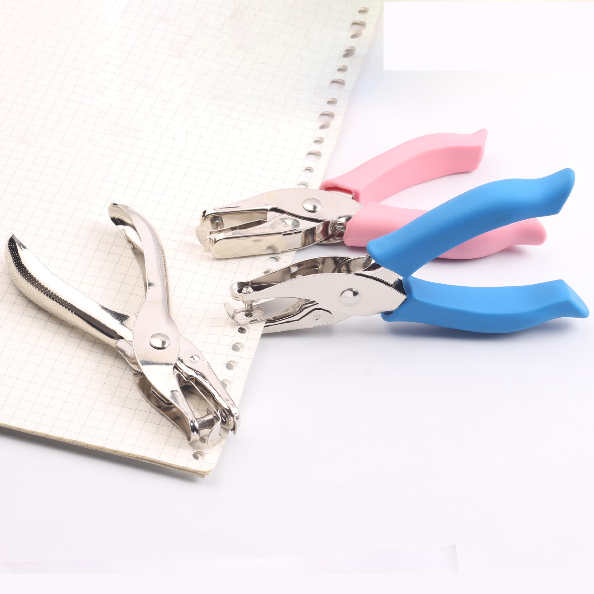 Hand-held punching machine, round hole loose-leaf ring, paper hole punch, small manual punch pliers, eye punch