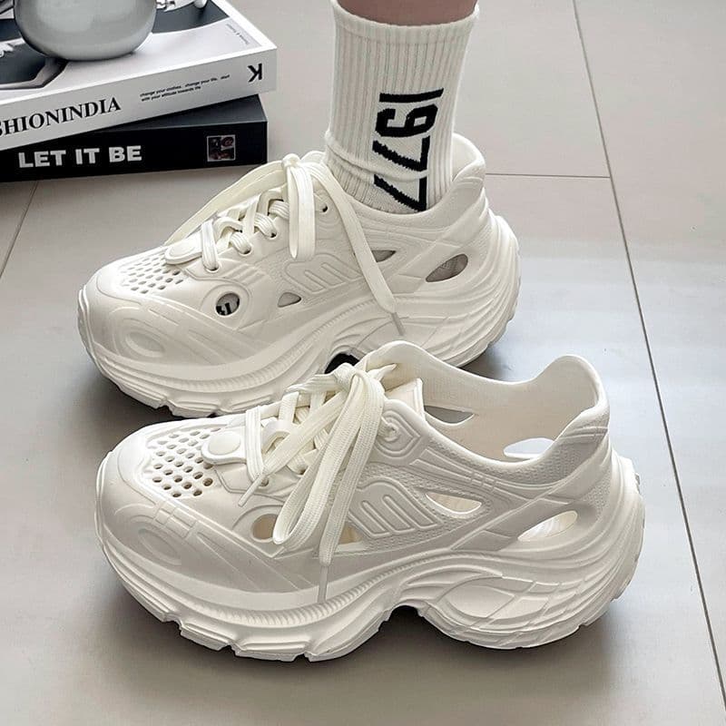 Lightweight Croc Shoes Women's 2025 New Summer Thick-soled Heightening Small Dad Shoes Ins Trendy Beach Shoes