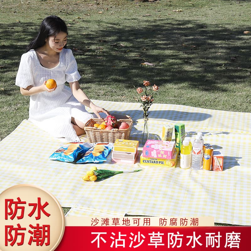 Outdoor picnic mat, foldable, portable, waterproof, thickened, perfect for outdoor excursions and camping, moisture-proof mat. Custom designs available from manufacturer. In stock.
