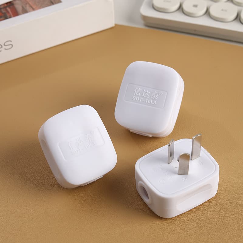 Xindatai factory direct sales new flame-retardant PP material three-pin plug high-power pure copper pull-buckle type wiring plug