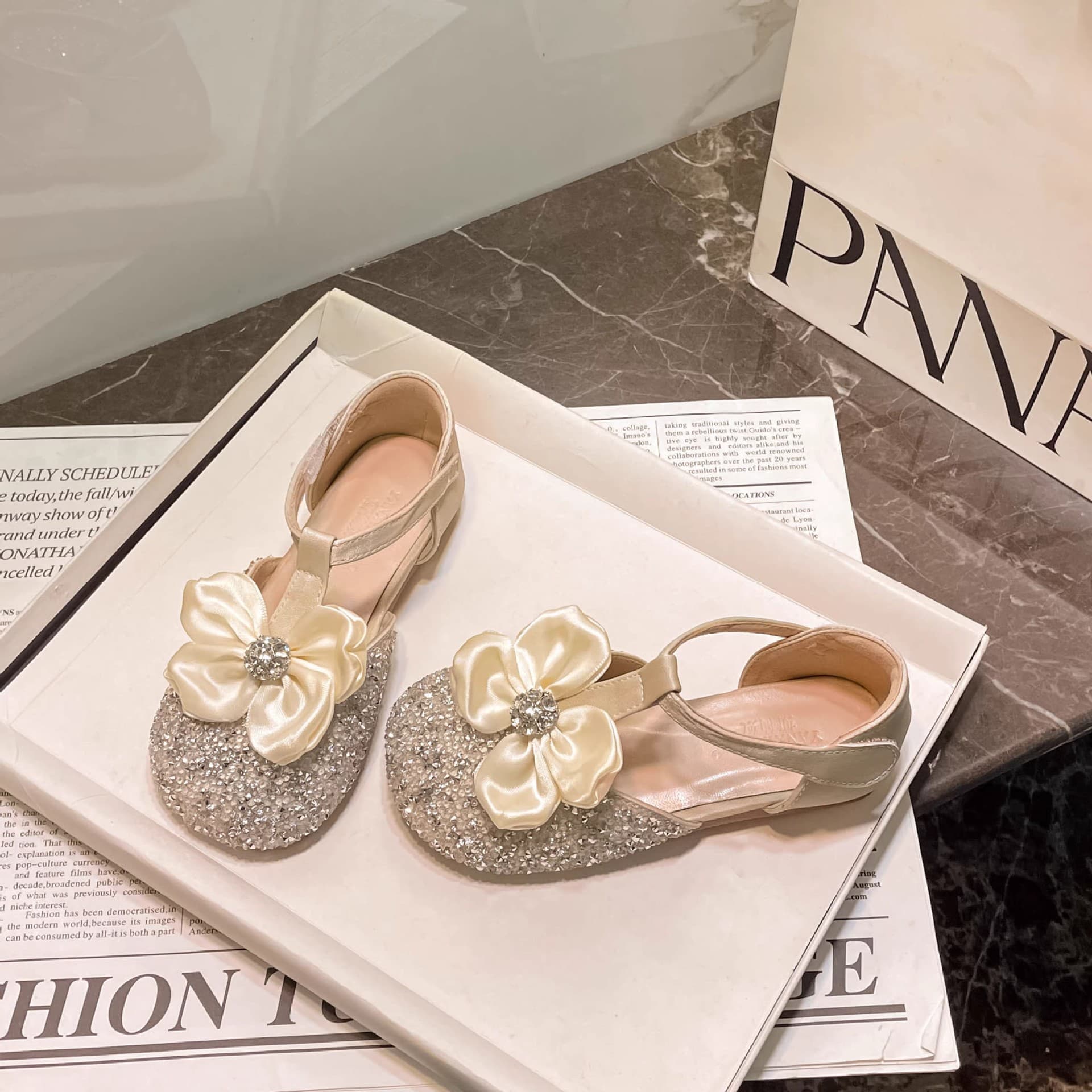 Girls' Closed Toe Sandals 2026 Spring/Summer New Style Children's Shoes, Chanel-Style Princess Shoes, Soft Sole Versatile Rhinestone Flats
