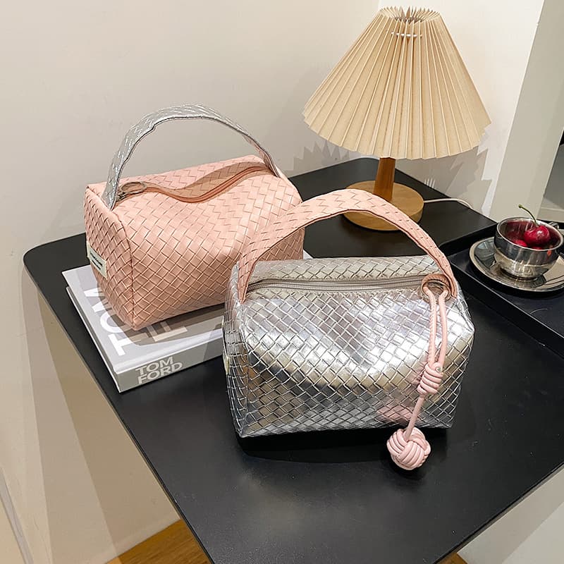 New Woven Handbag for Women, Large Capacity Makeup Bag, Portable Toiletry Bag, Fashionable and Versatile for Outings