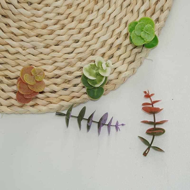 Artificial bouquet accessories, available for wholesale, perfect for decorating fish tanks, small plastic bouquets.