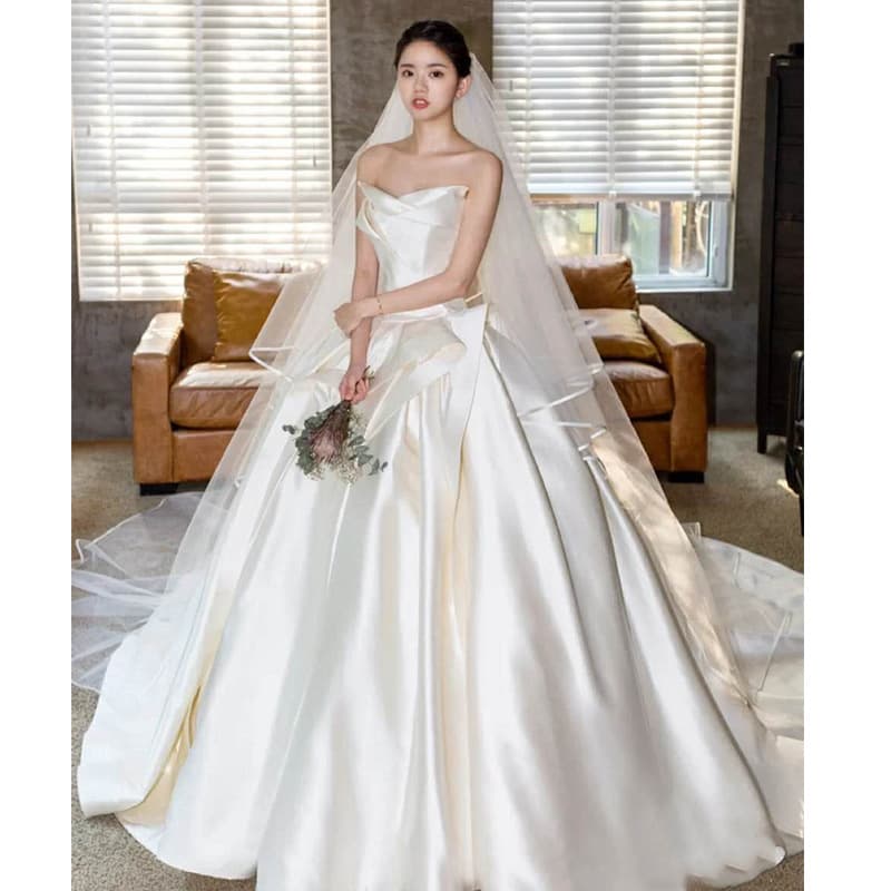 Imported satin French retro satin light main wedding dress 2025 new style bride temperament small palace princess summer