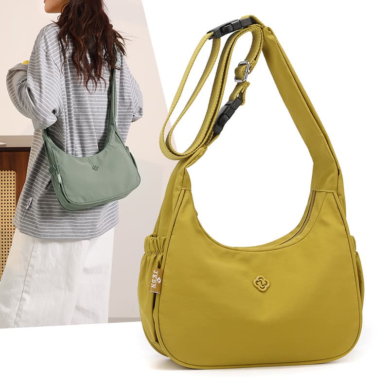 Simple lightweight large-capacity crossbody bag for women 2026 new trendy versatile nylon cloth bag women's portable shoulder bag