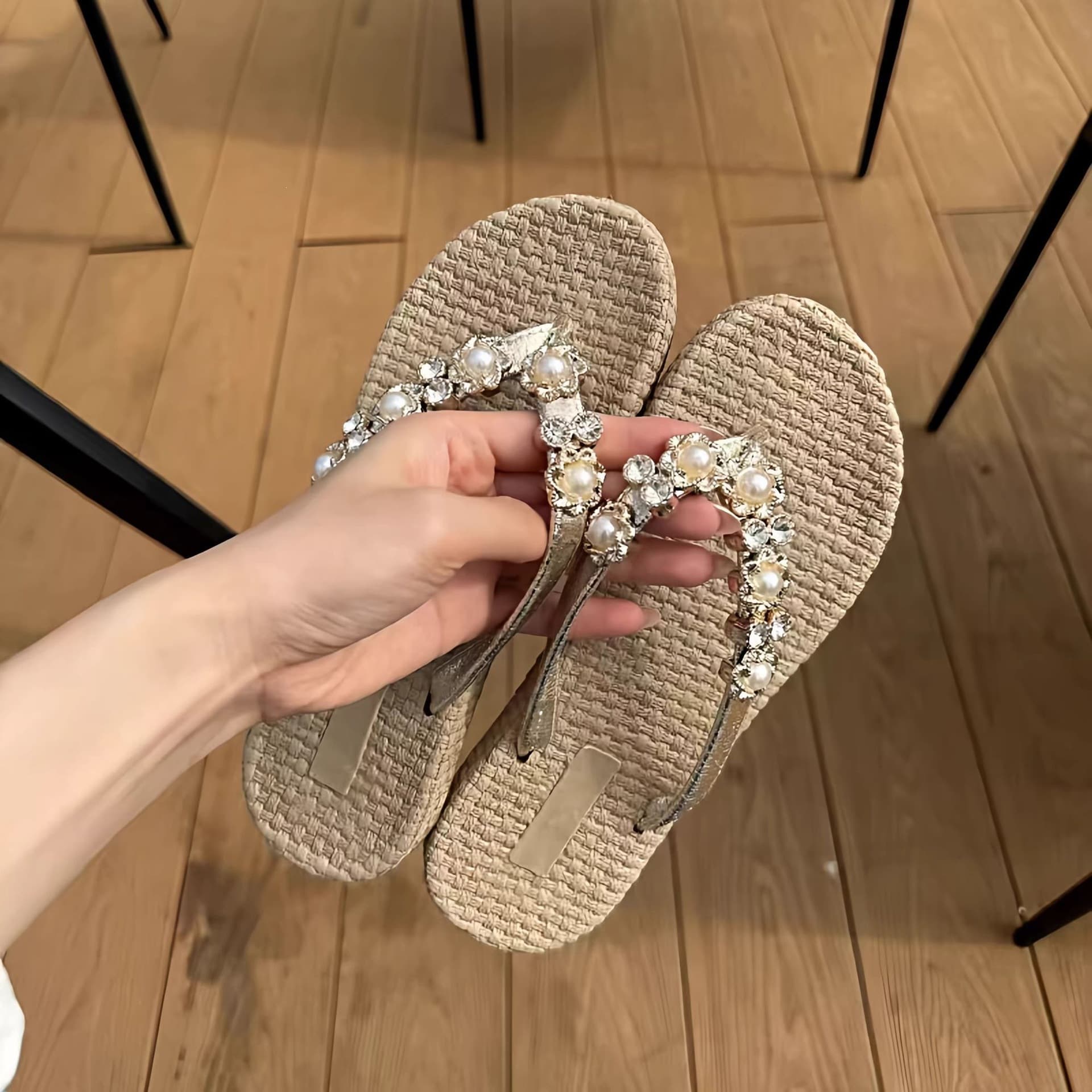 Ins Style Super Beautiful Flip-Flops with Rhinestones and Pearls, 2026 New Model for Summer, Suitable for Pairing with Dresses, Vacation Beach Sandals for Women