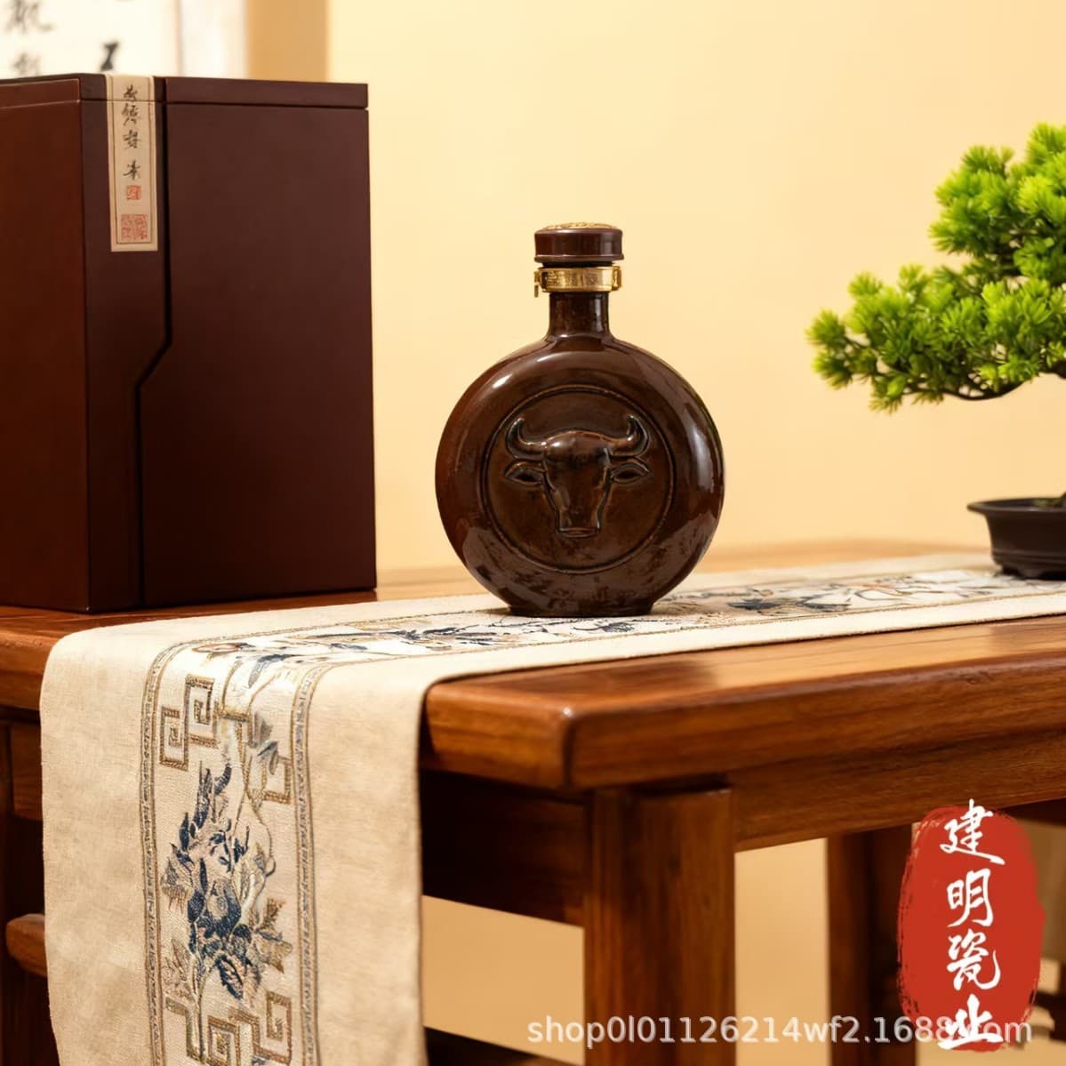 Retro earthenware wine jars in 1, 2, 3, 5, and 10 jin sizes, bulk white wine bottles, flasks, and sealed containers.