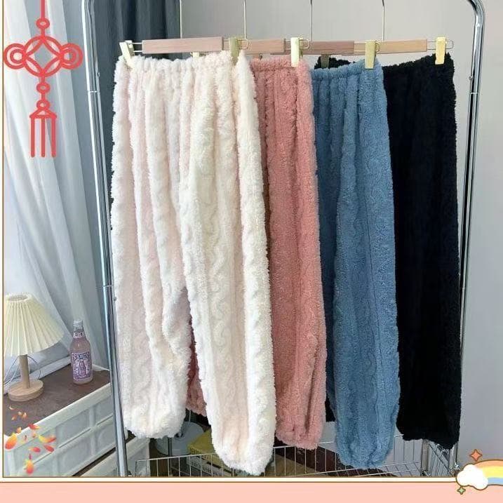 Women's flannel pajama pants, coral fleece lined, thickened, warm jacquard loungewear, autumn and winter, loose-fitting, plush pants with drawstring cuffs.