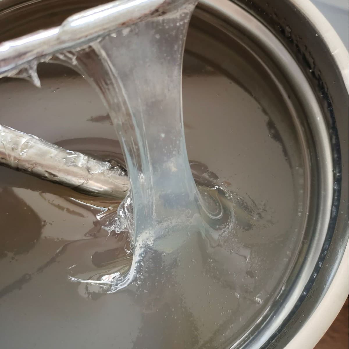 SBR Liquid Styrene Butadiene Rubber, high viscosity, used as a binder for lithium battery anode materials.