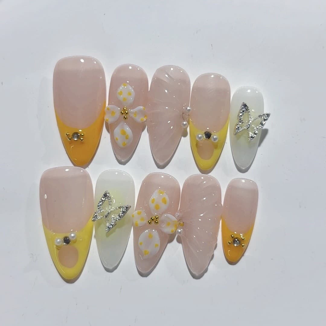 European and American Hot-selling Ins Style 3D Carved Dopamine Almond Nails Handmade Wearable Fake Nails Finished Product Wholesale