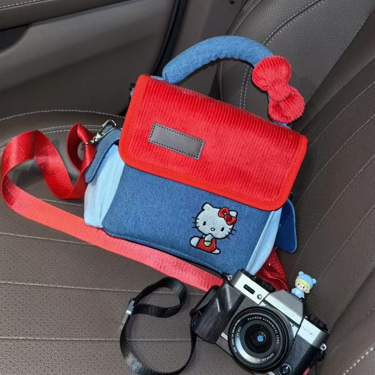 New Hello Kitty compatible instant camera bag for Fujifilm XS20, XT5, Canon R50, and Sony ZVE10.