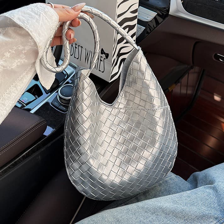 Cross-border large-capacity commuting armpit bag for women 2026 new high-end shoulder bag silver woven bag mother bag