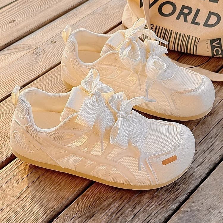 Women's hollowed-out breathable white sneakers, 2026 new style, hot-selling summer style, mesh upper, German training soft sole, comfortable and casual sports shoes.