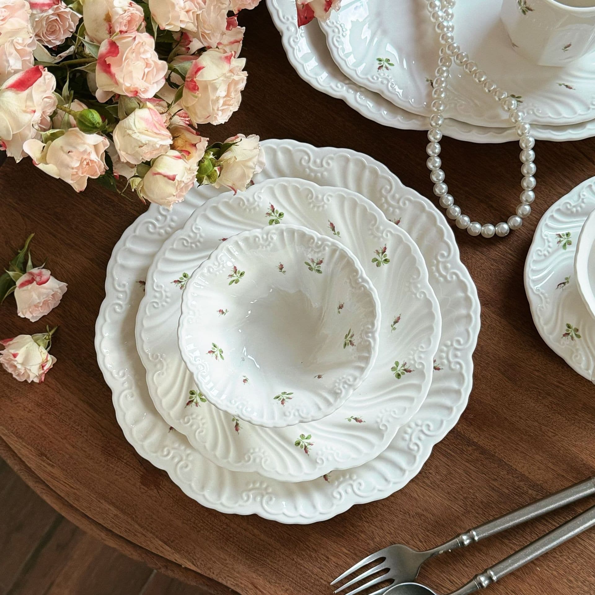 French Vintage Rose Embossed Ceramic Dinner Plate Ceramic Plate Ceramic Bowl Ceramic Coffee Cup and Saucer Dinner Plate Wholesale