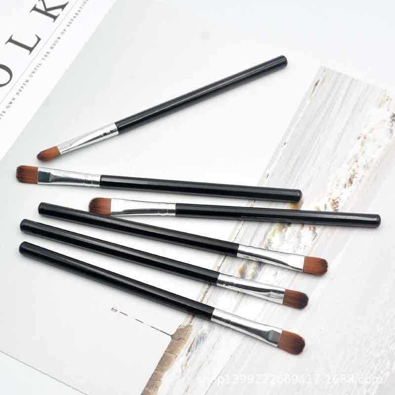 Wholesale Eyeshadow Brush Gift Single Makeup Brush Eyeshadow Brush Beginner Single Portable Beauty Makeup Brush Manufacturer