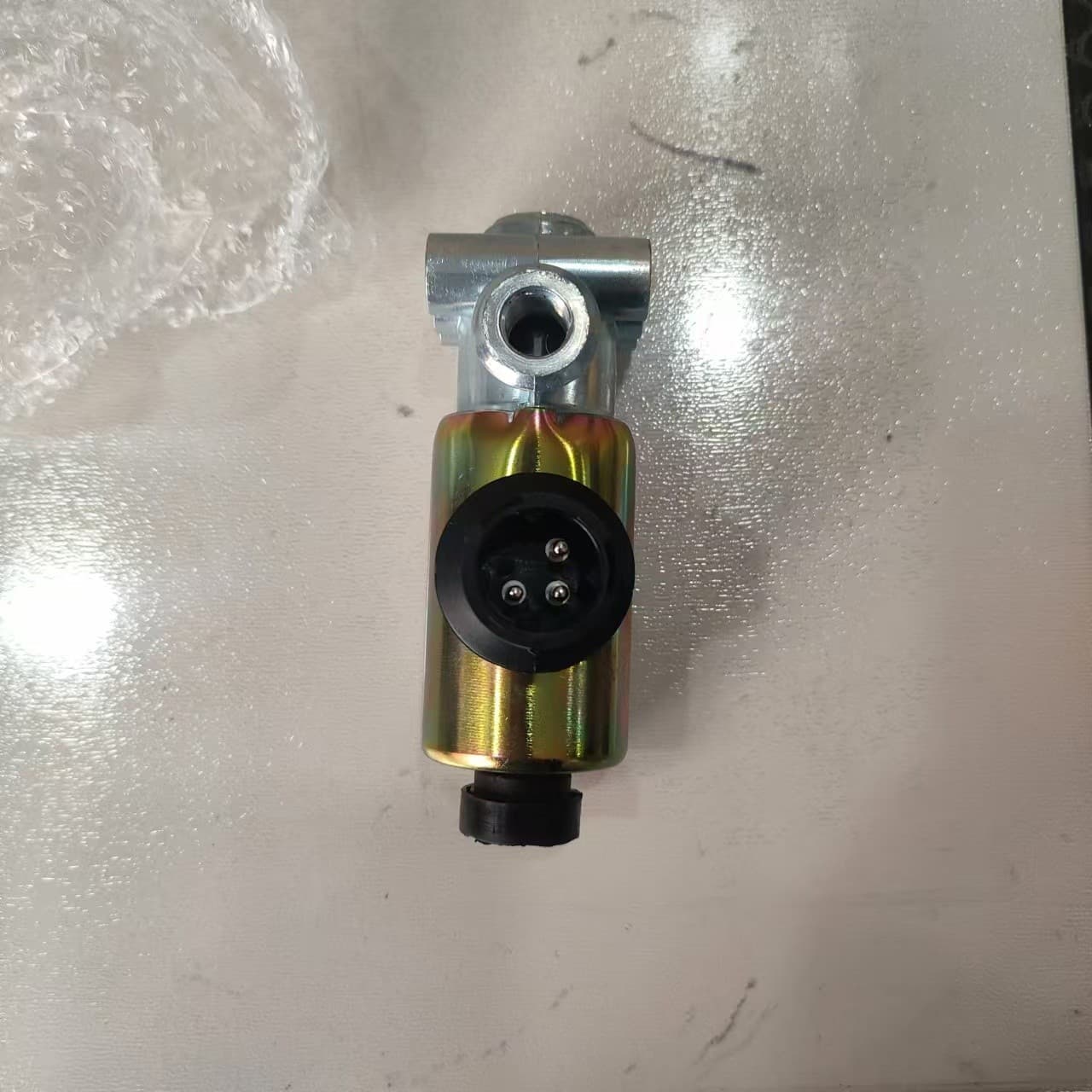 Suitable for Shaanxi Automobile Aolong Delonghi X3000 F3000 Delonghi 81.52160.6115 two-position three-way solenoid valve