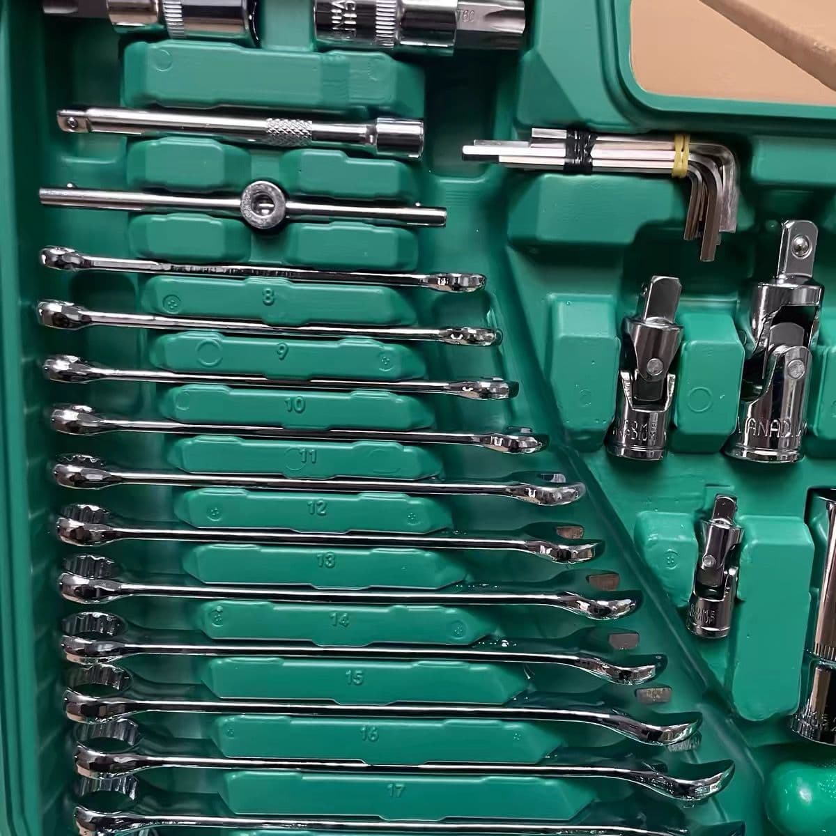 German quality 216-piece auto repair set multi-functional socket wrench set combination sleeve ratchet wrench car repair