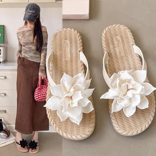 Summer Fashion Versatile New Solid Simple Flip Flop Sandals for Women Outdoor Soft Sole Classic Beach Flip Flops