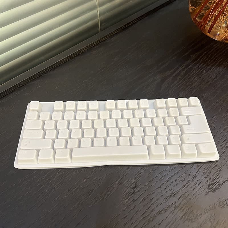White Keyboard Letter Ice Cube Tray Food Grade Silicone Ice Mold Hot Selling Creative Ice Cube Maker