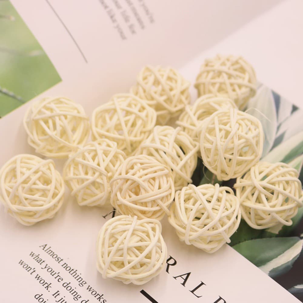 Source Stock 3CM White Rattan Ball for Aroma Use, Natural Rattan Handwoven Decorative Hanging Ball