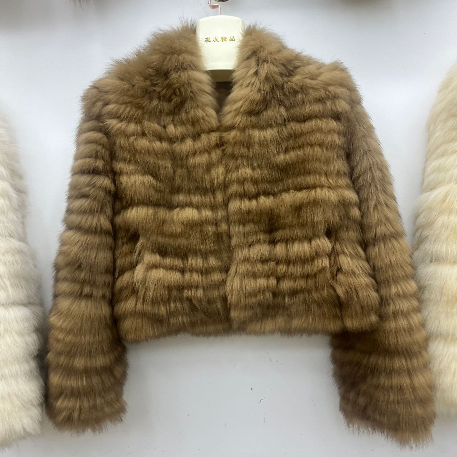 Haining 2026 New Fur Coat Fox Real Fur Young Style Fur Integrated Car Stripe Back Fur Luxury
