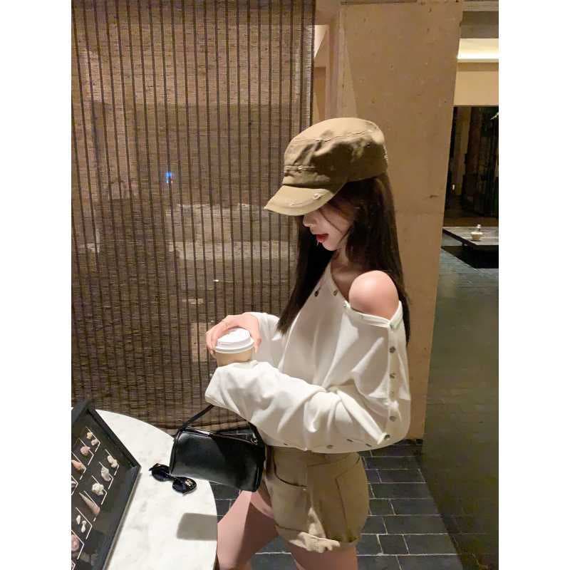 Zeng Xiaoxian White Button One-Shoulder Long-Sleeve T-Shirt Women Early Autumn Hot Girl Loose Niche Design Off-Shoulder Top