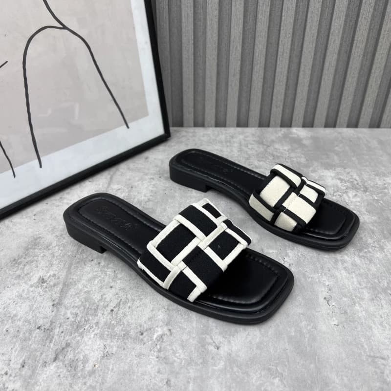 Internet celebrity super popular small fragrant style slippers for women summer outer wear fashion fairy style 2026 new flat beach French sandals