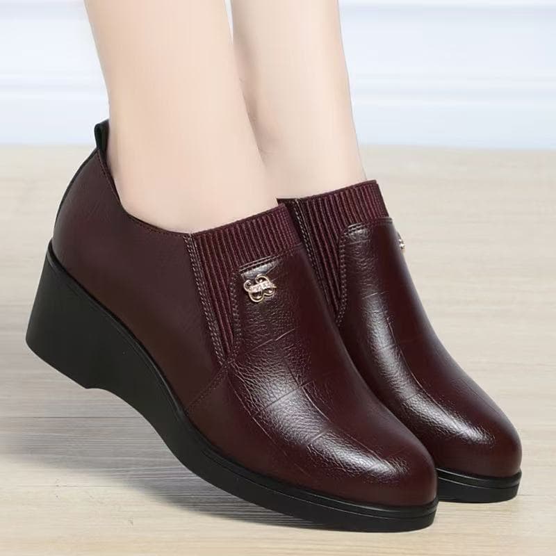 Wedge Leather Shoes for Women 2026 New Style, Flat Heel for Middle-Aged and Elderly, Soft Leather, Fur-Lined, Spring and Autumn Casual Shoes
