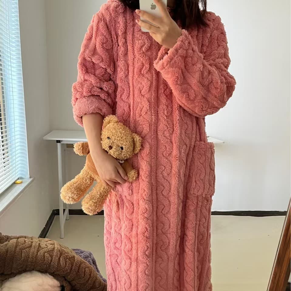 2025 new coral fleece women's pajamas, autumn and winter robe long style, fleece-lined and thickened flannel homewear