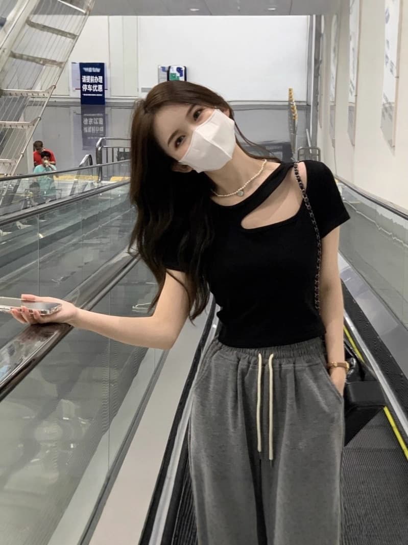 2023 New Summer Slim Fit Cut-Out Short Bottoming Shirt Short-Sleeve T-Shirt Women's Export