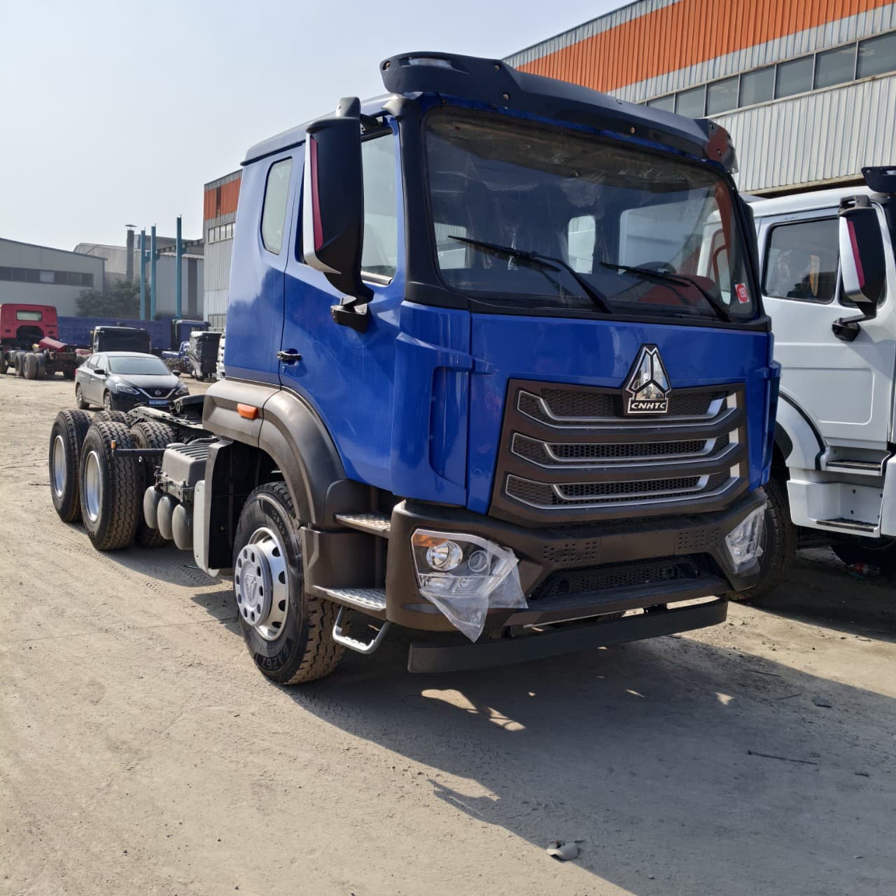 Export used HOWO tractor, 371 HP 8x4 heavy truck head semi-trailer truck head