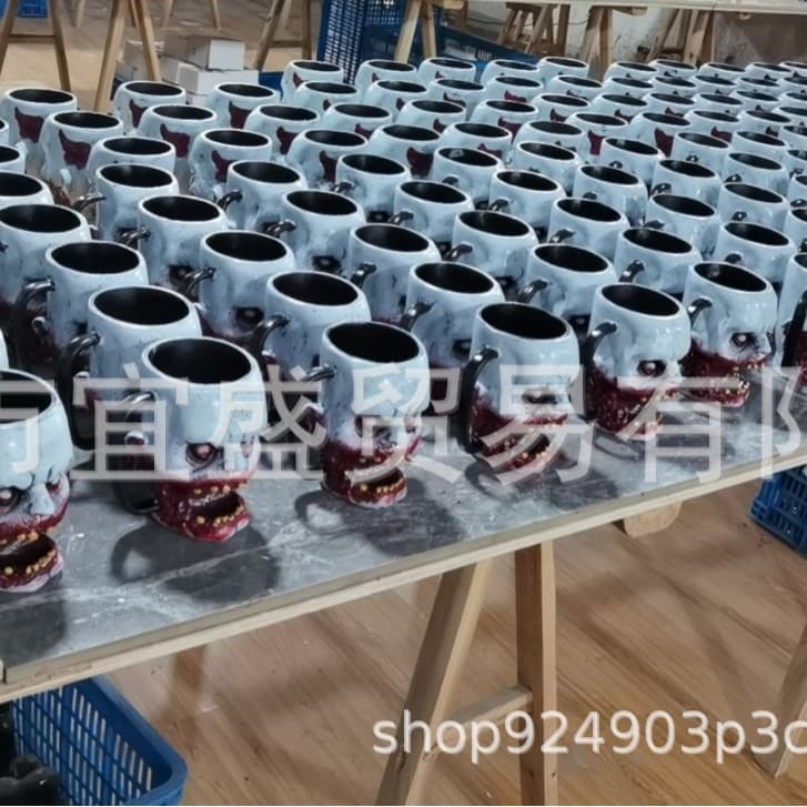 Cross-border Halloween bloody horror zombie head water cup resin craft zombie style simulated water cup bleeding