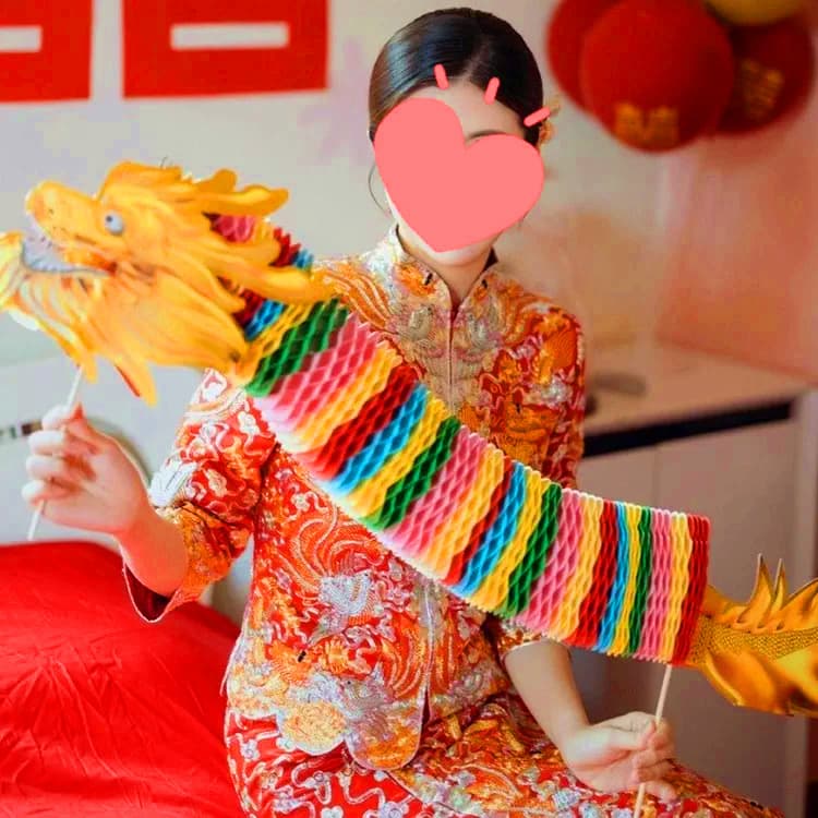 Wedding pick-up game, paper-cutting, dragon dancing, taking photos, bride blocking the door, carving paper props to receive certificate, small colorful dragon, Chinese style