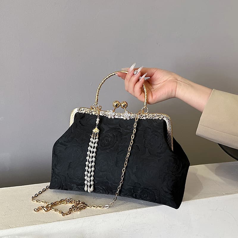 Women's 2024 New Clip Shell Bag Casual Chain Shoulder Crossbody Bag Embroidered Flower Fashion Pendant Bag