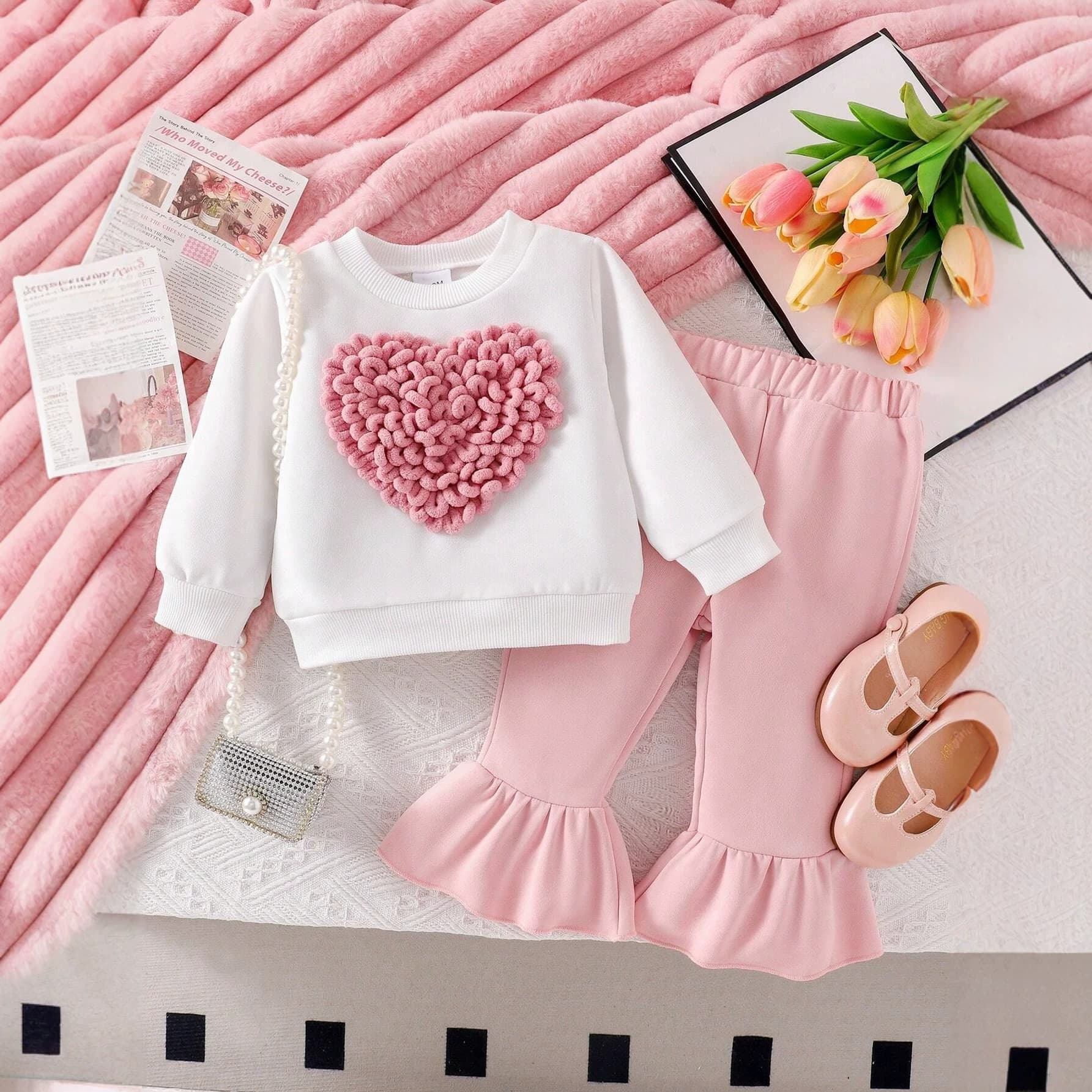 Amazon Export European & American Girls' Fall/Winter New Style Toddler & Kids Pullover Heart Print Off-White Sweatshirt with Flared Pants 2-Piece Set