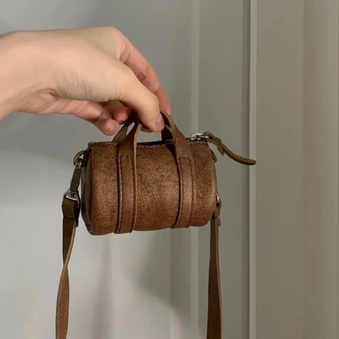 2025 new autumn retro brown mini exquisite niche ins halter neck crossbody high-end cylindrical shoulder bag