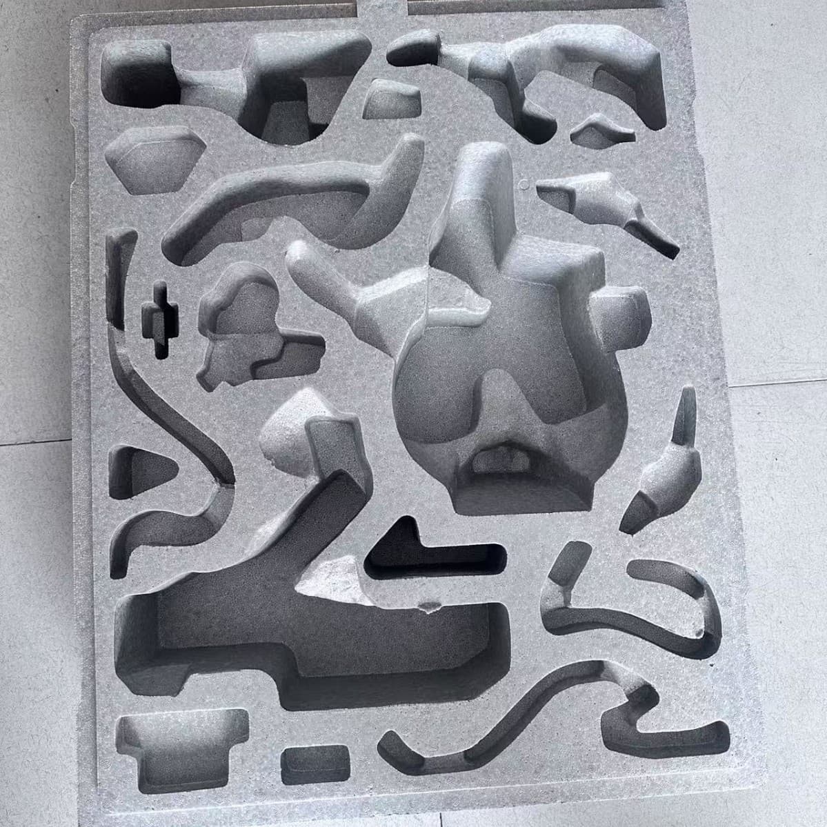 EPP new material mold-formed packaging, widely used in new energy vehicles, aerospace model shells, displays.