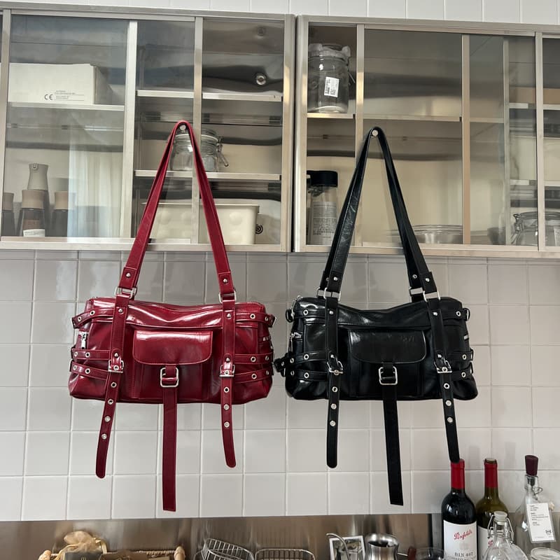 Korean niche design rivet motorcycle bag new large capacity multi-pocket Boston bag commuter shoulder underarm bag